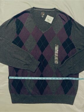 jf j.ferrar Men's V-Neck Argyle Sweater in Purple & Gray